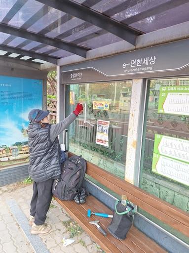 김해시, 봄맞이 버스정류장 환경정비 실시