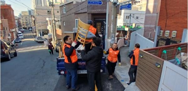 손빨래하던 어르신에게 온 세탁기... 부산 동구 작은 나눔이 만든 큰 변화
