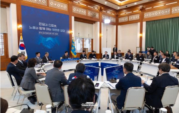 이재명 대통령, 한국노총과 간담회…'노동 3권 제대로 보장되는 게 중요'